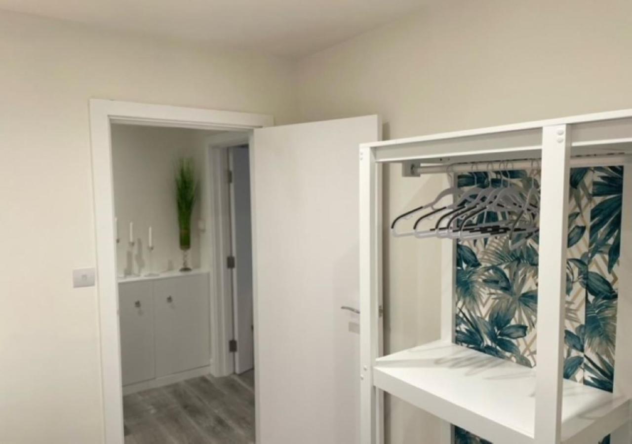 2 Bedroom Serviced Apartment # Londra Dış mekan fotoğraf